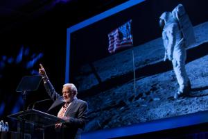 Buzz Aldrin - moon walk - Ingram Micro Cloud 2016
